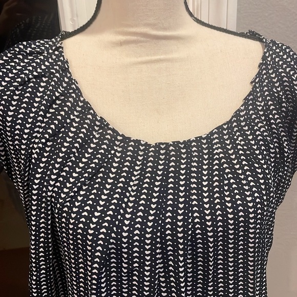 EUC Lauren Conrad Navy with white Hearts Blouse Size Medium - Picture 2 of 9